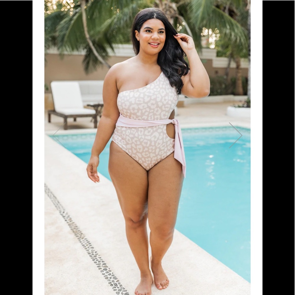 TROPIC SAND DUNES TAUPE RIBBED ONE SHOULDER ANIMAL PRINT SWIMSUIT